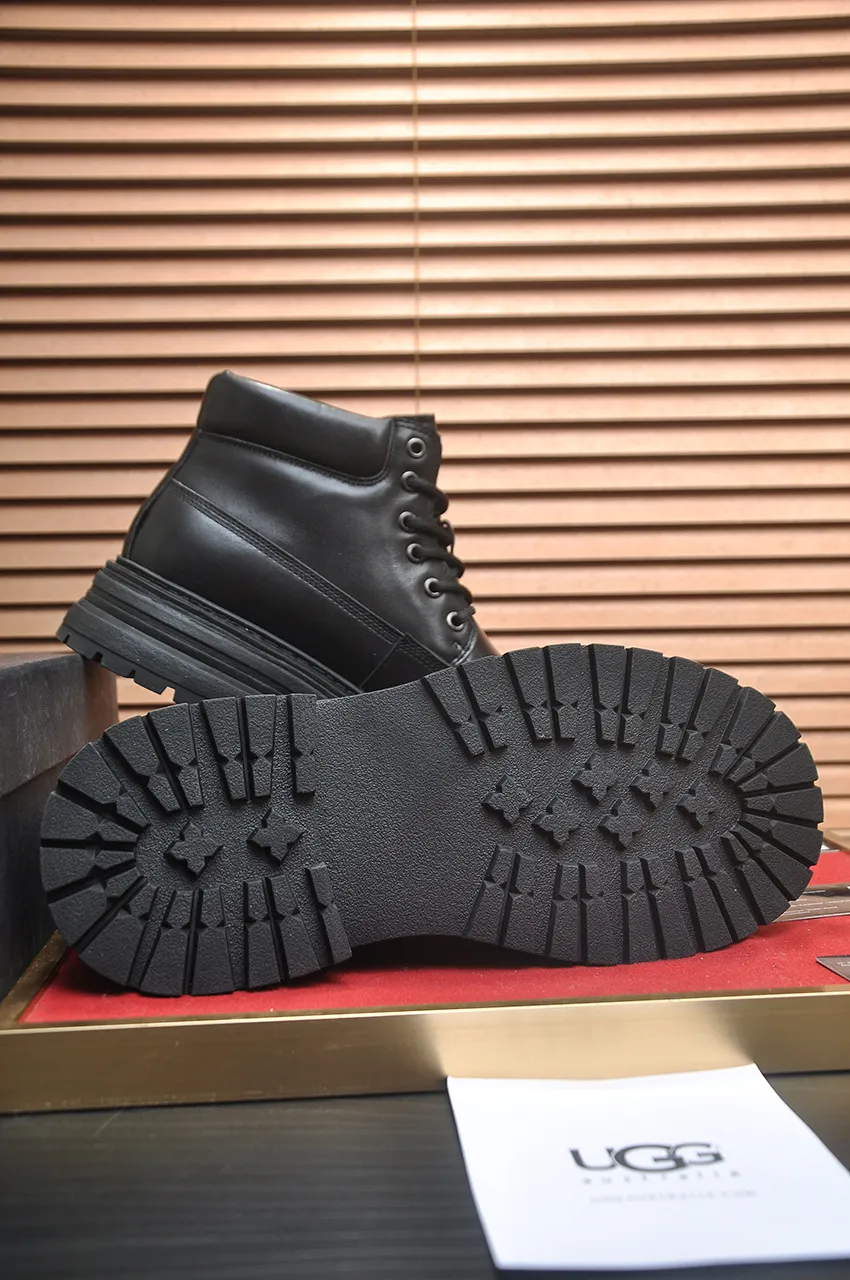 Men's shoes 💰680💶【UGG】(full genuine wool lining) Please pay attention to the quality of the original order and compare the thickness of the wool 🏮🏮Hot style Martin boots from Australia's warm luxury brand men's shoes, official website synchronization, Beckham men's style..., made of imported top-layer waxed cowhide, waxed toe box, Australian real wool velvet lining Carefully sewn...Imported rubber Martin boots outsole (comfortable, soft and wear-resistant). I really like the quality...Exquisite workmanship, you can't put it down once you see it. Code number 39-44